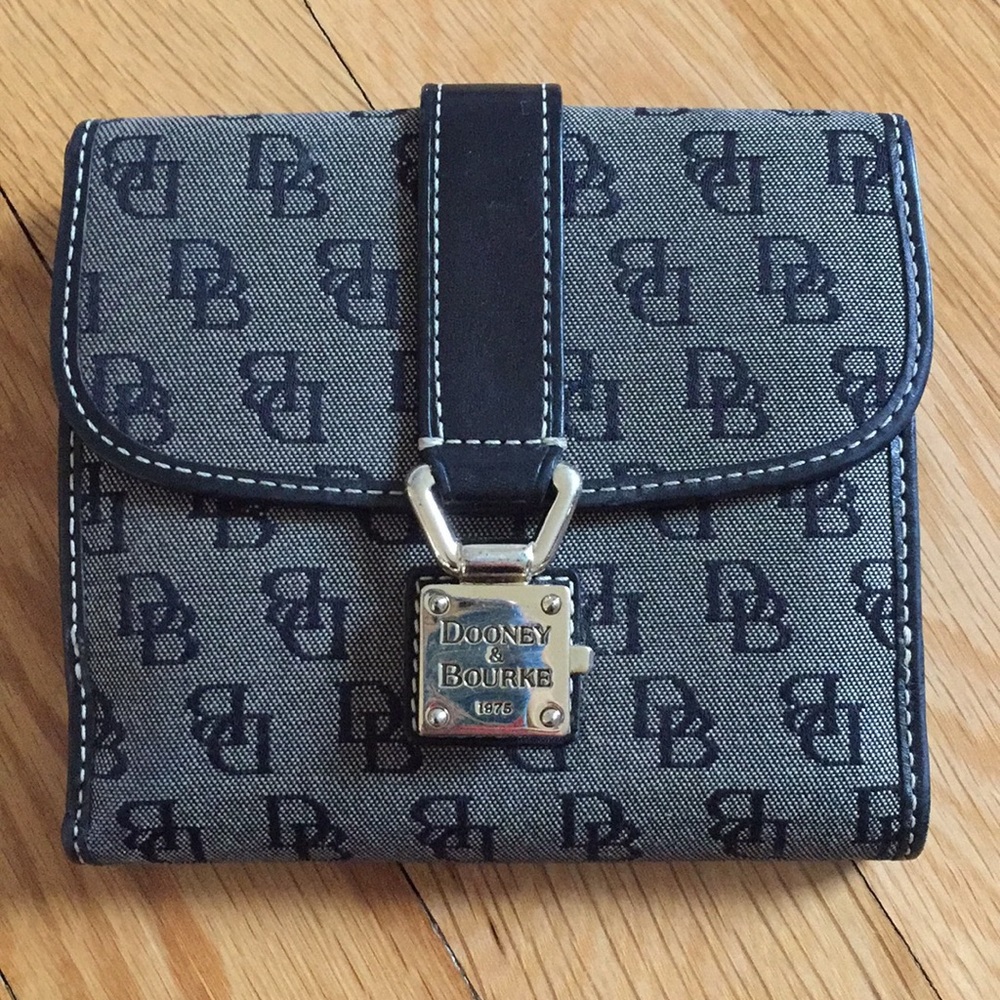 Dooney & Bourke wallet